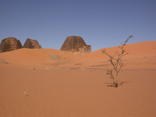 Les pyramides de Mrow.