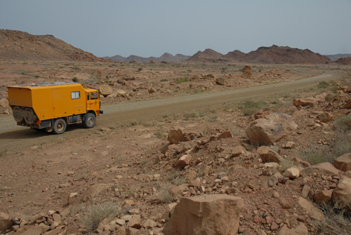 Sur la piste vers Djibouti. - 148.6&nbsp;ko